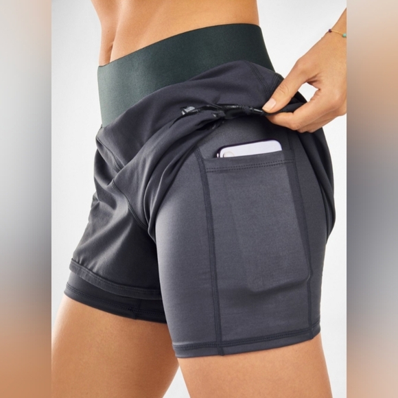 Fabletics Olesia Shine Short, Color Everglade Shine/Iron Size S - Picture 2 of 16